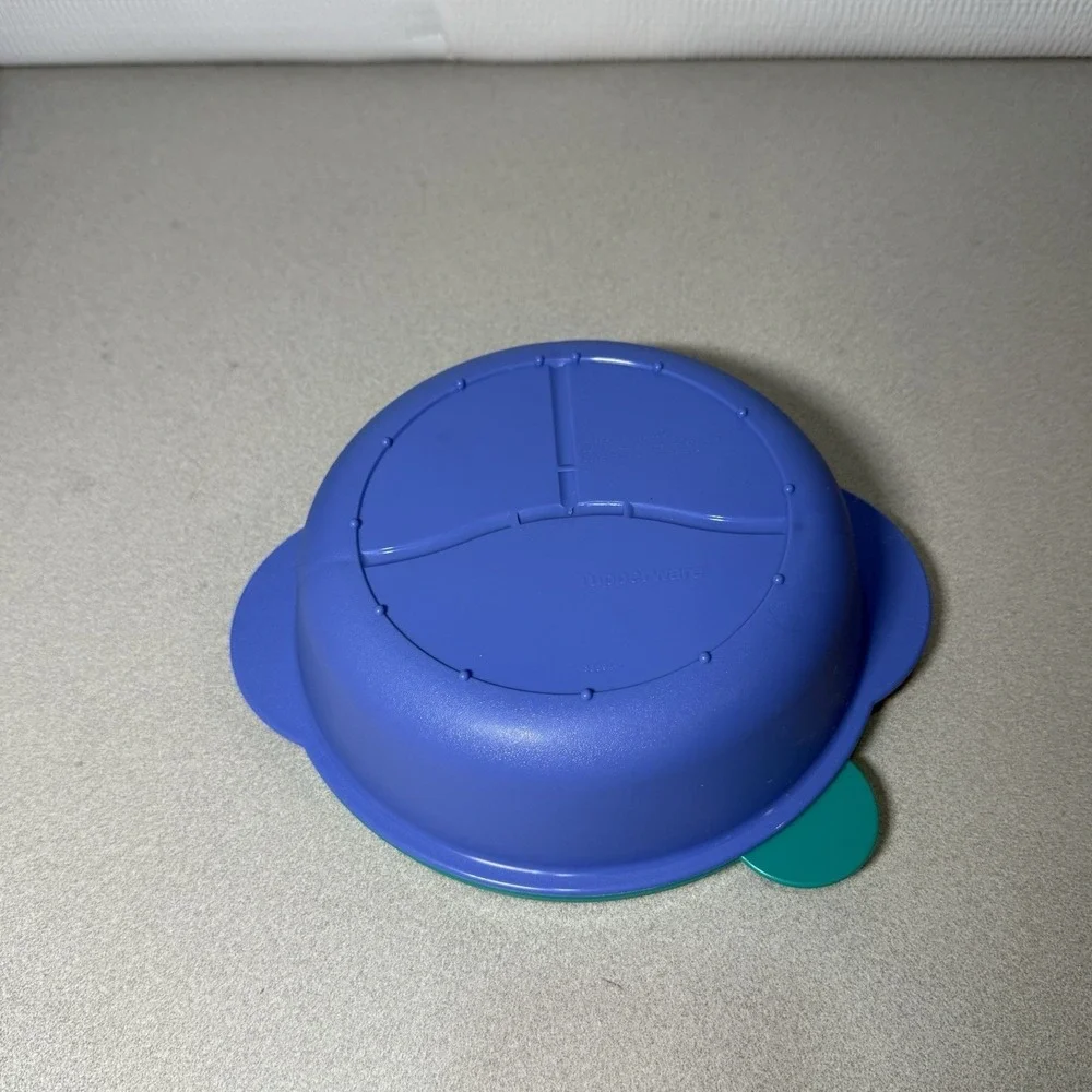 Tupperware blue green